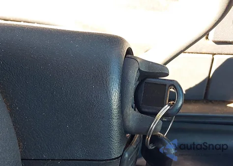 1998 Chevrolet C1500 Fleetside W/T from USA, damaged, VIN 1GCEC14W5WZ235130